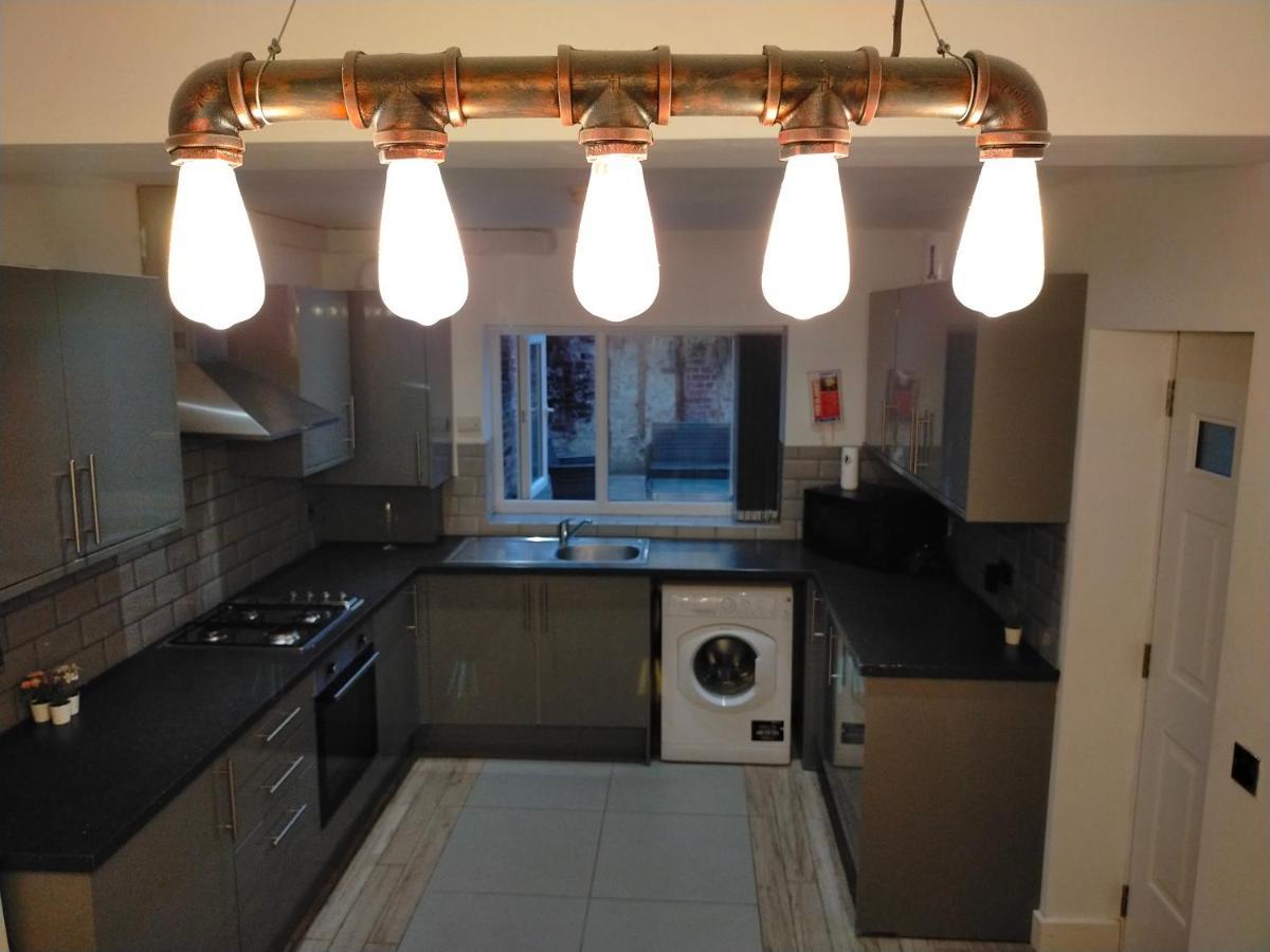 4 Bed Entire House - Heart Of The City - Near Sufc Sheffield Eksteriør bilde
